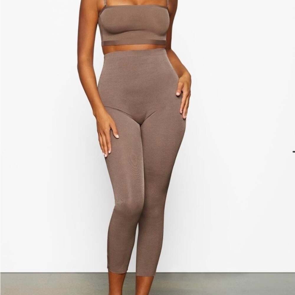 SKIMS Sheer Sculpt Low Back Leggings in Jasper